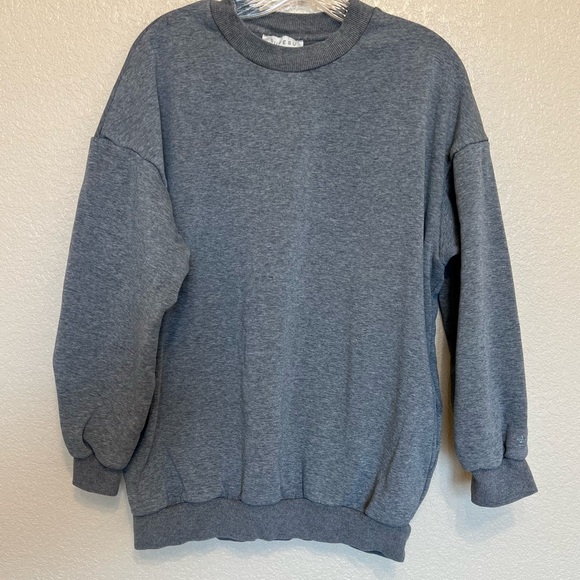 Supesu Gray Crewneck Sweatshirt With Pockets Cubby Sweater Size Medium - Picture 2 of 10
